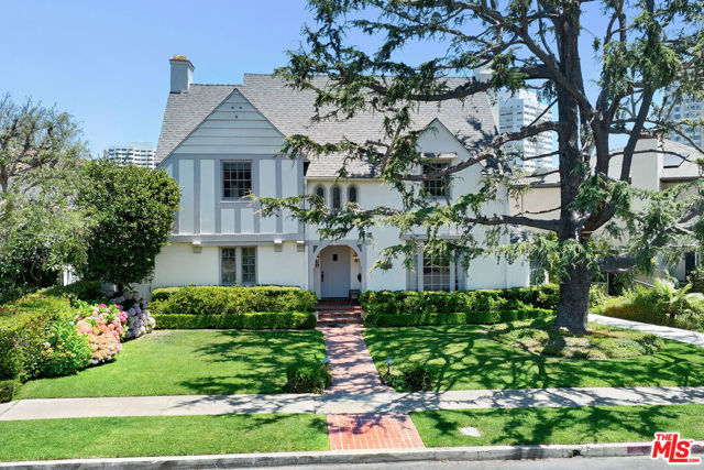 10736 Le Conte Avenue, Los Angeles CA: https://media.crmls.org/mediaz/dff5ab35-20c6-479d-82f0-6008699ef84b.jpg