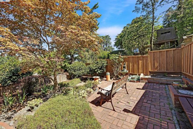 2863 Burton Dr, Oakland CA: https://media.crmls.org/mediaz/dff5e9c9-af8f-4f7c-a41f-d9c669d6c7e0.jpg