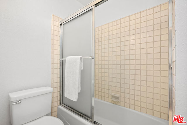 11982 Kiowa Avenue, Los Angeles CA: https://media.crmls.org/mediaz/dff63260-bb77-4d67-9091-025968284dc7.jpg