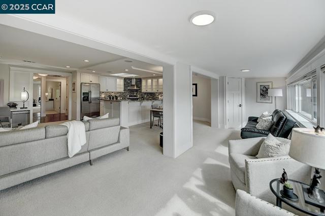 1232 Skycrest Dr, Walnut Creek CA: https://media.crmls.org/mediaz/dff6e468-e223-4960-8add-b140b01ccea6.jpg