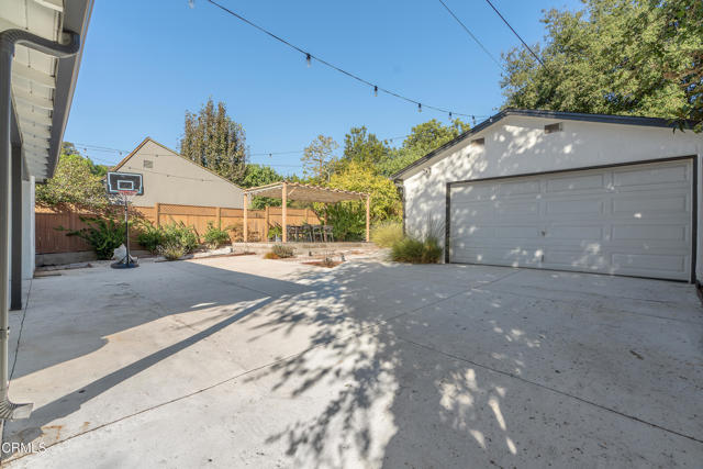 Detail Gallery Image 31 of 42 For 5200 Dahlia Dr, Los Angeles,  CA 90041 - 3 Beds | 3 Baths