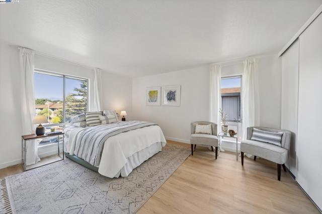 2106 Otis Dr, Alameda CA: https://media.crmls.org/mediaz/dff96601-a818-449b-8f96-1e1637853d4a.jpg
