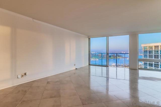 1720 Avenida Del Mundo, Coronado CA: https://media.crmls.org/mediaz/dff982c4-f89f-47ad-8ac4-d64760cdd7a7.jpg