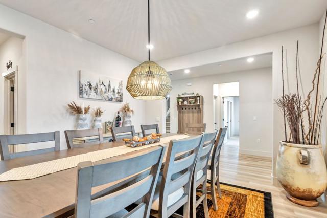 172 Vienna Way, Hollister CA: https://media.crmls.org/mediaz/dff987b3-e719-4b53-8397-eb555da5de99.jpg