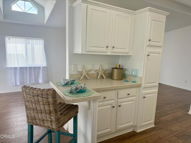 7 Wisteria Way, Ventura CA: https://media.crmls.org/mediaz/dff9b0ae-4e2e-4dd6-8ffc-d0409bf3c4d2.jpg