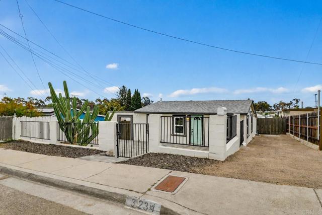 Detail Gallery Image 4 of 24 For 3234 Cypress St, National City,  CA 91950 - 2 Beds | 1 Baths