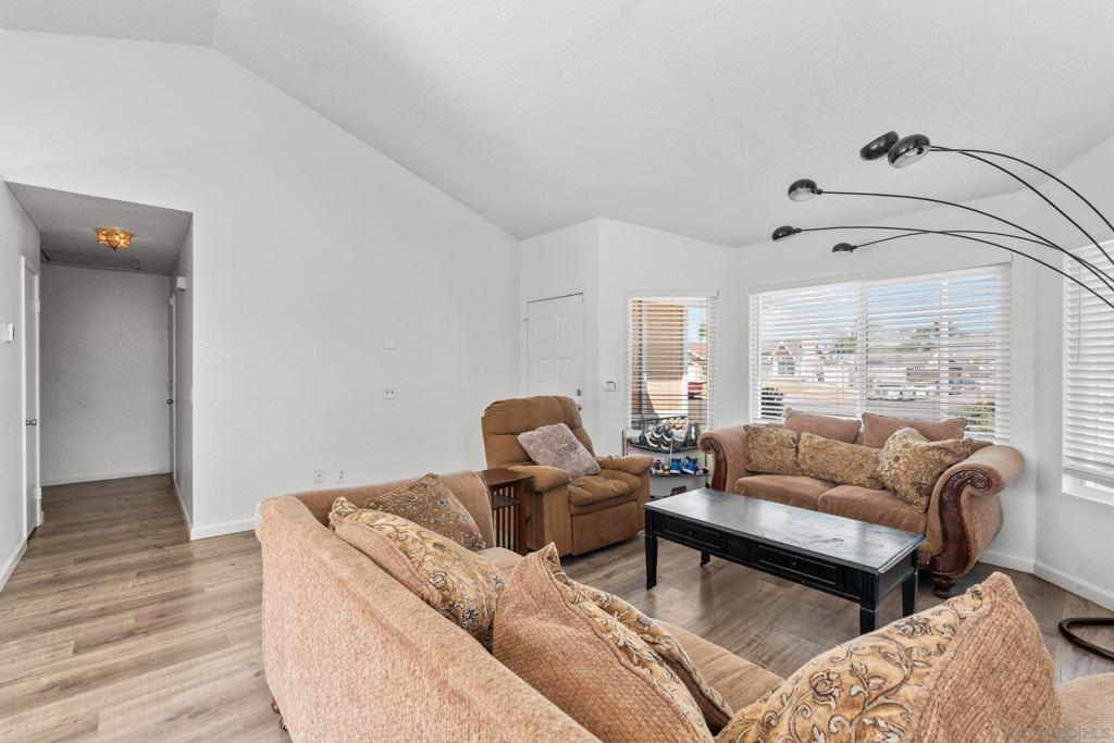 MLS #250024356SD img 27