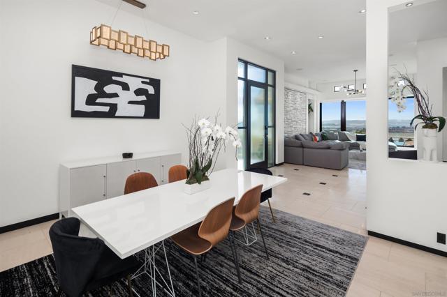 3515 Union St, San Diego CA: https://media.crmls.org/mediaz/dffa5933-9df5-44d6-9079-4ffd02eff684.jpg