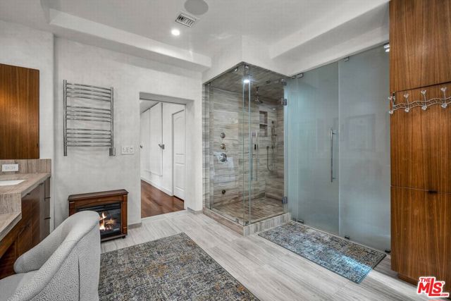 3110 Benedict Canyon Drive, Beverly Hills CA: https://media.crmls.org/mediaz/dffa6fca-00c6-473d-8ae8-c9e015cafca1.jpg