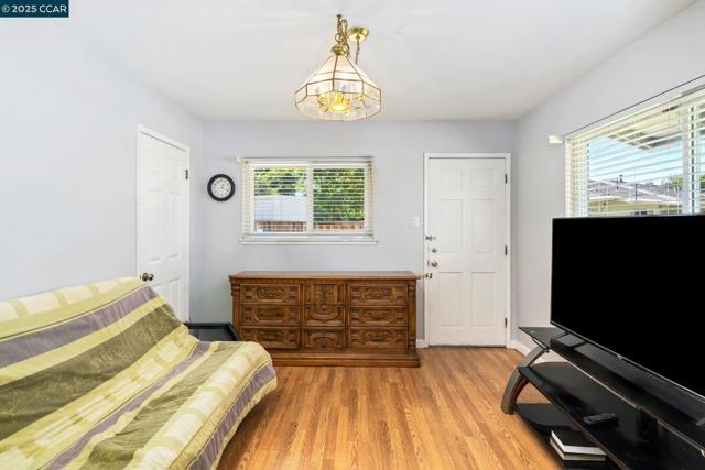 1216 Sherlock Way, Concord CA: https://media.crmls.org/mediaz/dffa9ae7-94a2-4b2a-b182-211318fc2642.jpg