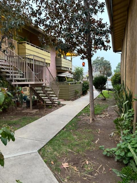 2041 E Grand Avenue, Escondido CA: https://media.crmls.org/mediaz/dffac40c-53c1-415f-adb7-5e8f17368955.jpg