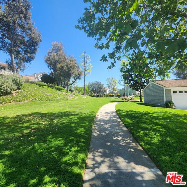 32134 Beachlake Lane, Westlake Village CA: https://media.crmls.org/mediaz/dffb2d7a-228c-4adb-8687-90a1c78b767d.jpg