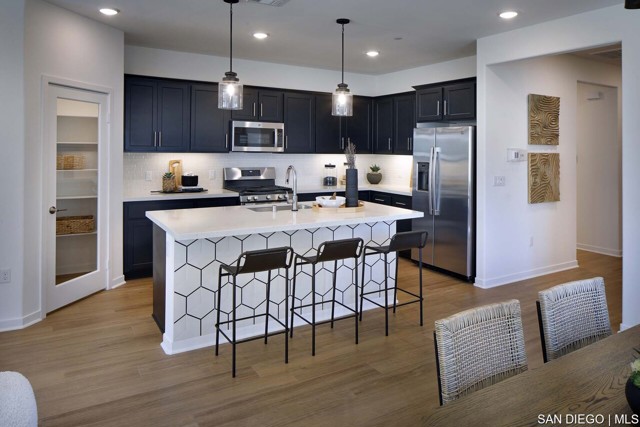 33325 RIVERSIDE DR, Lake Elsinore CA: https://media.crmls.org/mediaz/dffb35e4-7adc-4f72-aed5-397de4935734.jpg