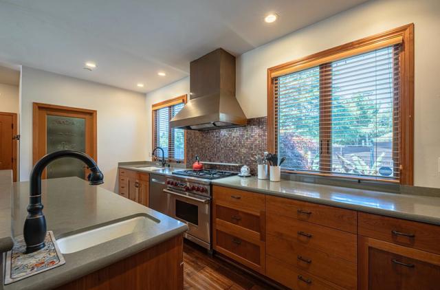 3 Playa Boulevard, Watsonville CA: https://media.crmls.org/mediaz/dffb3b76-dadb-4471-a746-82f61b4b3f48.jpg