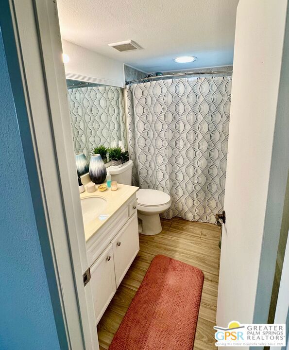 1533 N Sunflower Court, Palm Springs CA: https://media.crmls.org/mediaz/dffcb17c-38b5-48fd-8985-5dc770c269d4.jpg