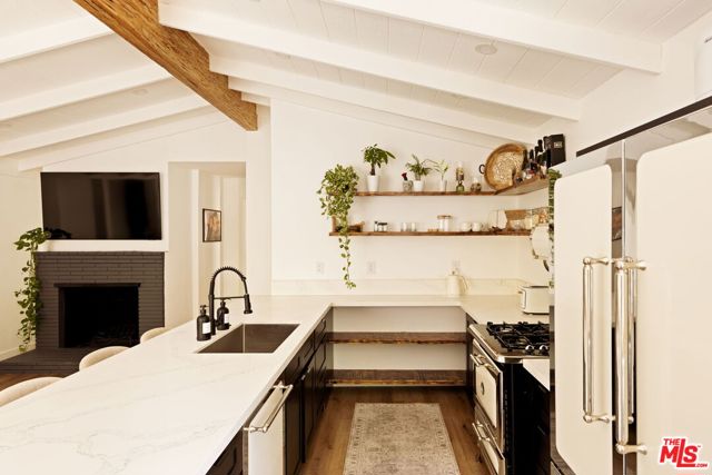 8329 Kirkwood Drive, Los Angeles CA: https://media.crmls.org/mediaz/dffd3820-7edd-4140-a5db-18faa9e2a7df.jpg