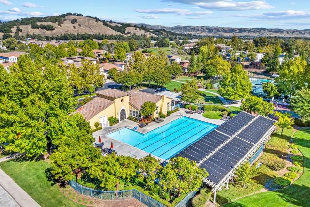 2846 Roundstone Drive, Gilroy CA: https://media.crmls.org/mediaz/dffe4f42-26e7-4810-8e88-9d08ef68a78b.jpg