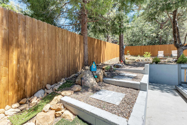 25440 Rim Rock Road, Idyllwild CA: https://media.crmls.org/mediaz/dfff1f26-6869-4f39-9849-f4f2c1502874.jpg