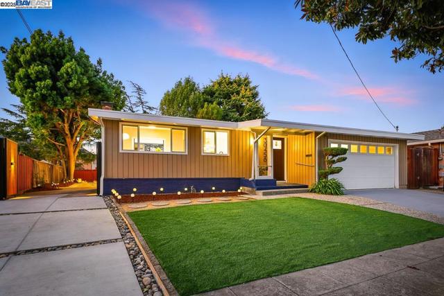 30456 Hoylake St, Hayward CA: https://media.crmls.org/mediaz/dfff4786-04a6-4271-bab1-d80c3b6a268f.jpg