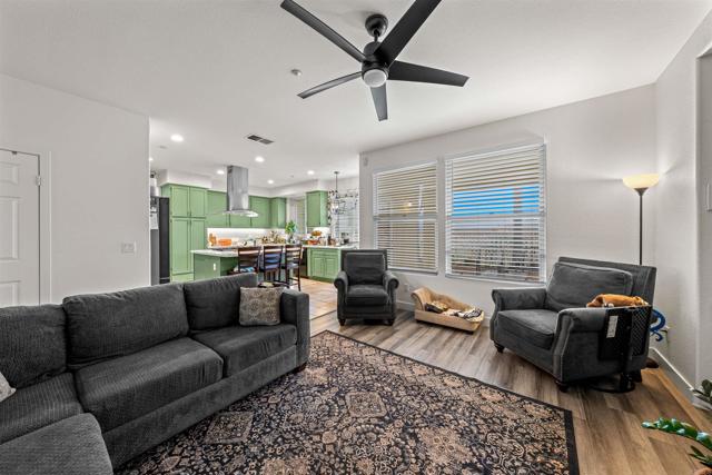 Detail Gallery Image 8 of 22 For 2007 Pleasant Waters Ct, Spring Valley,  CA 91977 - 5 Beds | 3 Baths