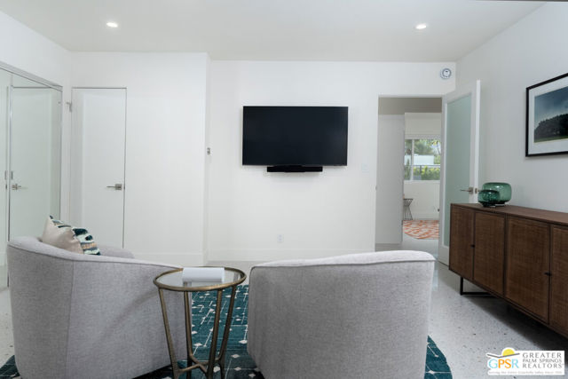 988 E Paseo El Mirador, Palm Springs CA: https://media.crmls.org/mediaz/dfffd514-a2e5-4278-98c6-af13365d2a8d.jpg
