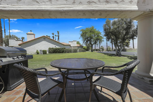 450 Desert Falls N Drive, Palm Desert CA: https://media.crmls.org/mediaz/e0006b50-434f-4997-8a65-095fef0502b4.jpg