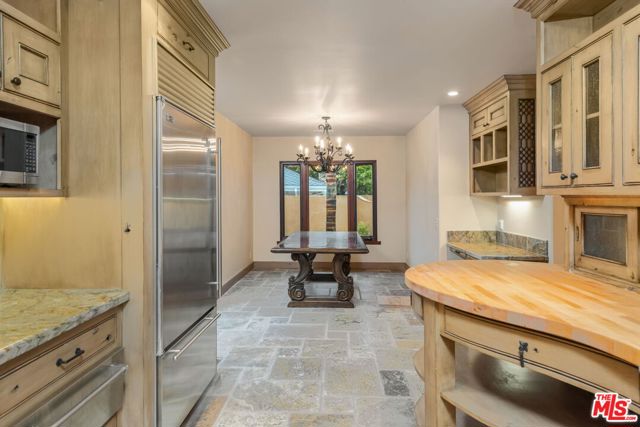 16141 Bayberry Place, Sherman Oaks CA: https://media.crmls.org/mediaz/e0009ce0-7684-4f85-a05c-d8ee64901ed1.jpg