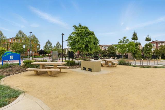 528 Odyssey Lane, Milpitas CA: https://media.crmls.org/mediaz/e000f498-5cb9-4179-97fc-a989a53b9e17.jpg