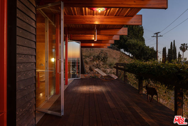 1515 Killarney Avenue, Los Angeles CA: https://media.crmls.org/mediaz/e0016ef3-df6a-4e2d-8e67-20b1bca85848.jpg