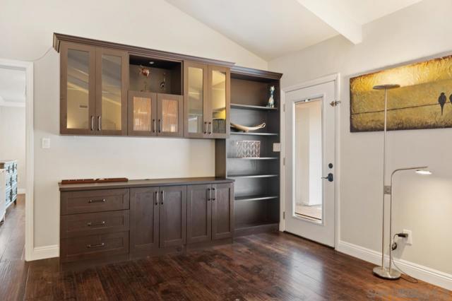 8874 La Jolla Scenic Dr N, La Jolla CA: https://media.crmls.org/mediaz/e001aaf5-b440-4ace-9204-0b942c43b8d4.jpg