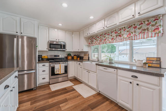 2705 N Broadmoor Avenue, Simi Valley CA: https://media.crmls.org/mediaz/e001af27-886d-420a-a772-aa960159dfb0.jpg