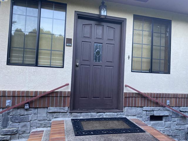 11 Foothill Lane, Pleasanton CA: https://media.crmls.org/mediaz/e001c10b-9a09-47be-a407-46ab9cf16af1.jpg