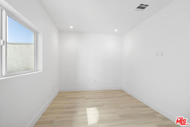 10957 Calvert, North Hollywood CA: https://media.crmls.org/mediaz/e001c82f-b2b5-49be-9bb2-dfb373d82b2e.jpg
