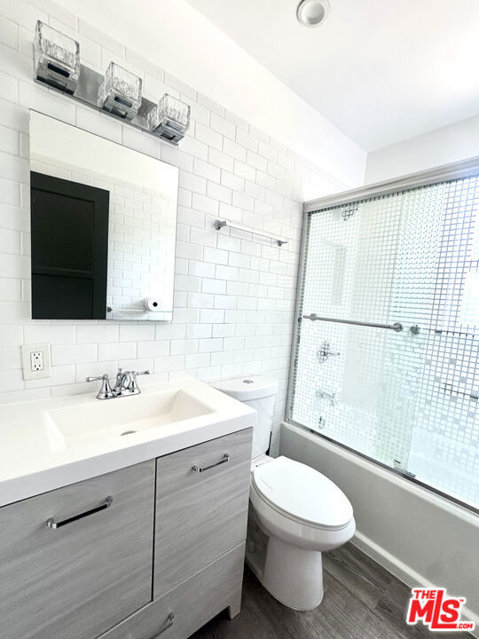 5153 Overland, Culver City CA: https://media.crmls.org/mediaz/e001cba7-7670-4adf-9f93-679f5fddad87.jpg