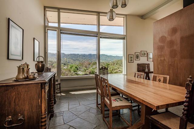 640 Los Trancos Road,  CA: https://media.crmls.org/mediaz/e001d68c-48b2-4ac4-8704-29b9332ba5c9.jpg