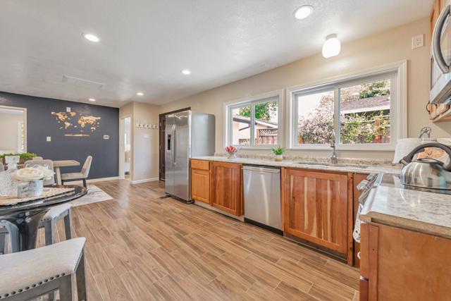 3135 Alameda De Las Pulgas, Menlo Park CA: https://media.crmls.org/mediaz/e00207a2-6184-4df5-8215-751268ea2a30.jpg