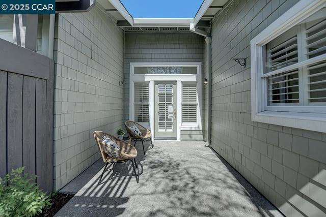 2504 Saklan Indian Dr, Walnut Creek CA: https://media.crmls.org/mediaz/e002543d-96f6-42eb-93fe-1aa5cea61d3e.jpg