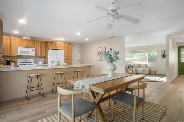 Detail Gallery Image 7 of 28 For 1227 Dolphin Cir, Vista,  CA 92084 - 4 Beds | 2 Baths