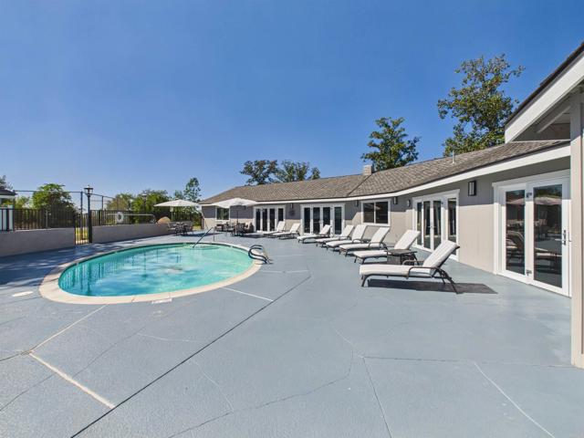 Detail Gallery Image 11 of 48 For 18218 Paradise Mountain Rd #220,  Valley Center,  CA 92082 - 3 Beds | 2 Baths