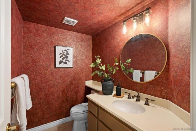 11479 Grassy Trail Dr, San Diego CA: https://media.crmls.org/mediaz/e0027c65-4a9c-4e60-8bcb-bd6af36cf06e.jpg