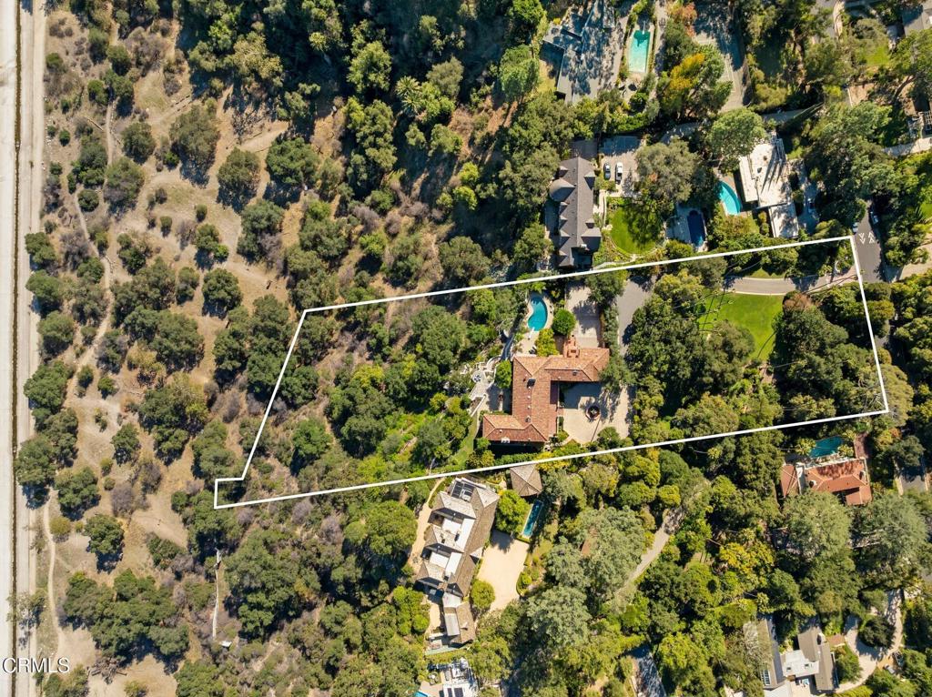 https://media.crmls.org/mediaz/e00342c0-d66b-417e-81f1-6125dde3f10e.jpg?preset=X-Large