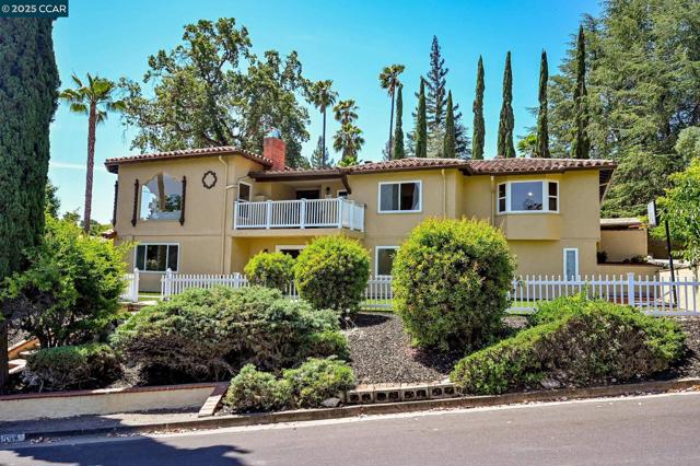 3698 De Rosa Ct, Concord CA: https://media.crmls.org/mediaz/e0037881-588c-4f07-8fdb-5889c1dcf88b.jpg