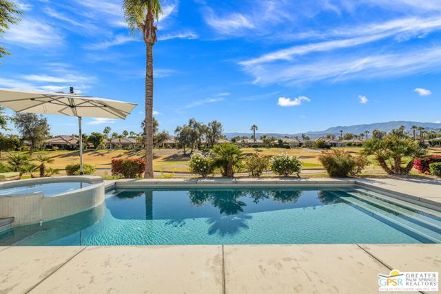 38 Calle Del Norte, Rancho Mirage CA: https://media.crmls.org/mediaz/e003aad2-54b2-43a5-b3db-b214d5a1a281.jpg
