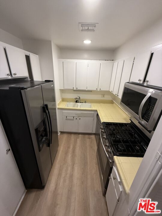 800 W 1st Street, Los Angeles CA: https://media.crmls.org/mediaz/e003d8fb-046c-4efa-8c00-0eeb40bda169.jpg