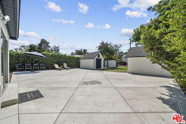 746 Valley View Avenue, Monrovia CA: https://media.crmls.org/mediaz/e003eea3-7e2e-4215-a082-08ccec19f8d3.jpg