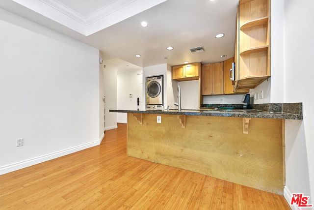 3061 W 12th Place, Los Angeles CA: https://media.crmls.org/mediaz/e00435b9-ca46-4374-a1b7-400dc7509858.jpg