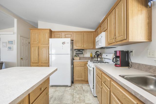 Detail Gallery Image 15 of 37 For 525 W El Norte Pkwy #301,  Escondido,  CA 92026 - 3 Beds | 2 Baths