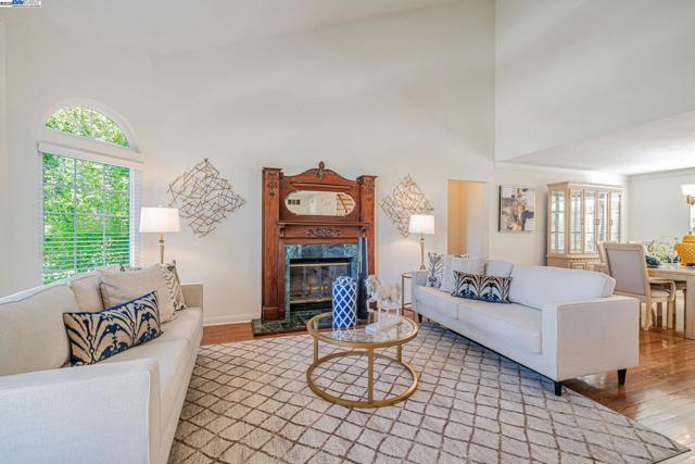 7840 Creekside Dr, Dublin CA: https://media.crmls.org/mediaz/e004b1e1-1766-42e0-893e-5559253f7be1.jpg