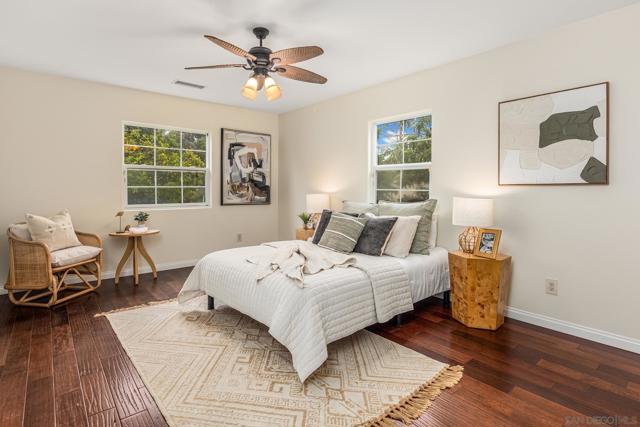 7940 La Jolla Shores Dr, La Jolla CA: https://media.crmls.org/mediaz/e00536ad-a7a0-40b6-8e33-d4474d7b2d7c.jpg