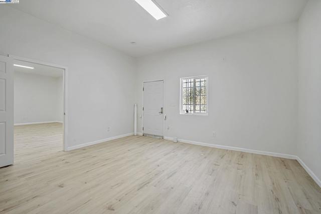 3920 Gravenstein Hwy, Sebastopol CA: https://media.crmls.org/mediaz/e005565d-fa37-4ae6-a25c-813f492cfc23.jpg